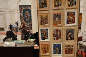 Eveniment dedicat valorilor romanesti in Parlament Copiii din diverse judete au prezentat lucrari traditionale