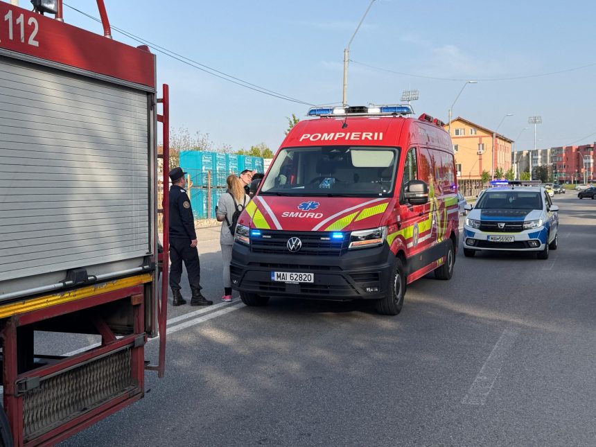 Accident pe bulevardul Mihai Viteazul din Severin o soferita a fost transportata la spital