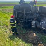 Autotren rasturnat pe carosabil la Bucura