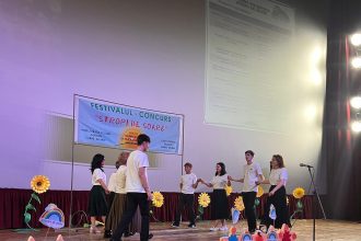Elevii cu nevoi educationale speciale au transformat scena in arta la Festivalul Stropi de Soare