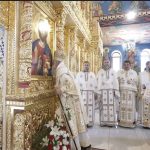 Hramul Catedralei Episcopale reuneste sute de credinciosi la slujba si procesiune