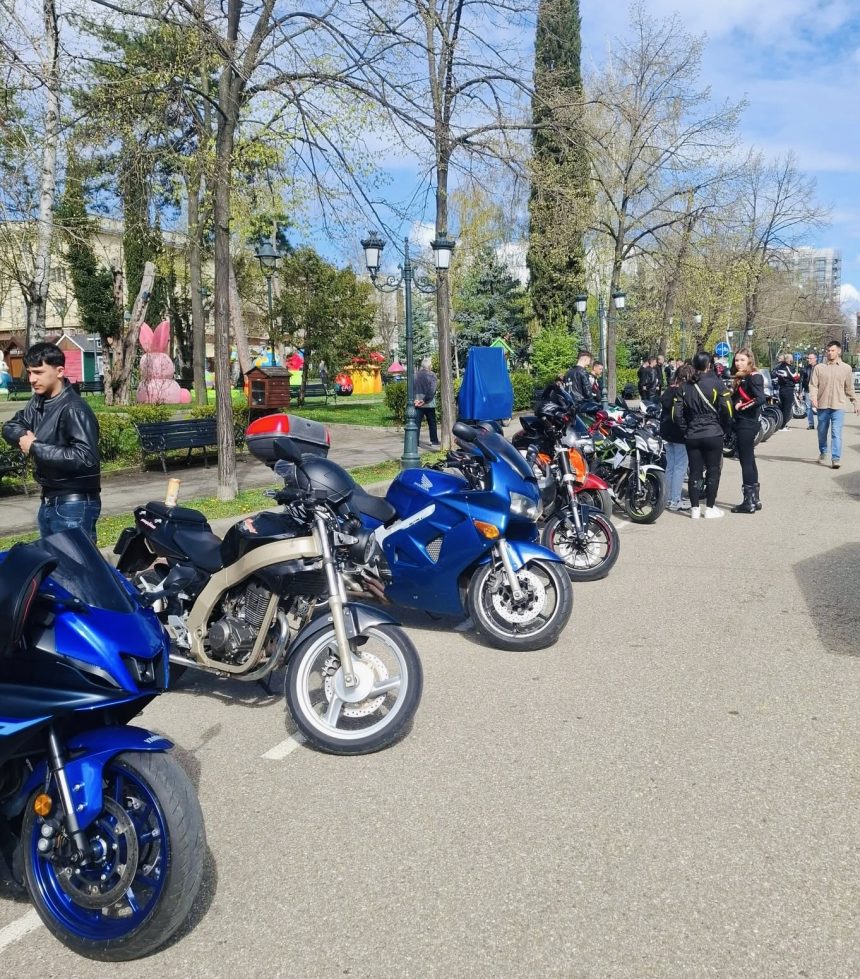 Intampinare puternica pentru sezonul moto la Drobeta Turnu Severin zeci de motociclisti si au expus bijuteriile pe doua roti