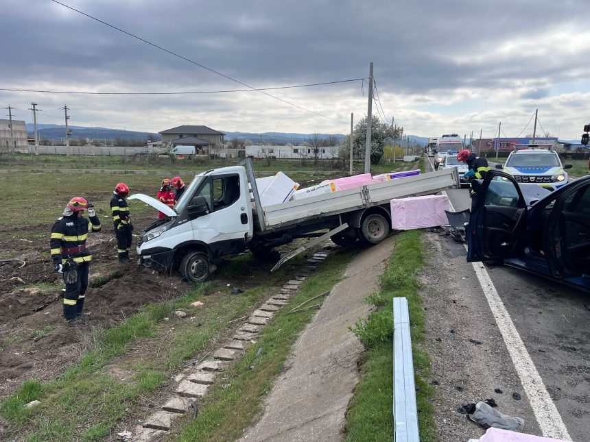 Interventie de urgenta pentru salvarea a patru persoane pe DN56 A