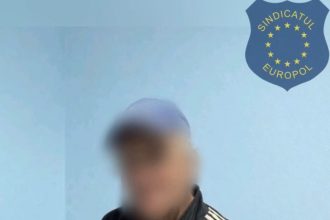 Interventie salvatoare la Targu Jiu politistii au fortat usa unui apartament si au salvat o femeie de la agresor