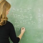 Profesorii isi vor incasa salariile mai devreme in aprilie banii vor fi disponibili inaite de Pasti