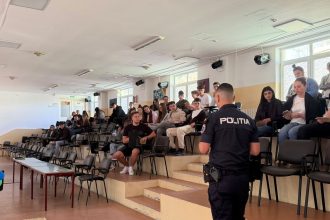Tinerii soferi din Orsova recompensati pentru responsabilitate lectii practice de siguranta rutiera