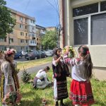 Traditia revine la viata prin cei mai mici dintre elevi