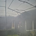 incendiu major la o anexa gospodareasca din oprisor interventie de urgenta a pompierilor