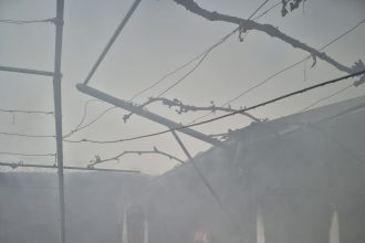 incendiu major la o anexa gospodareasca din oprisor interventie de urgenta a pompierilor