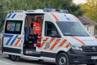 SEVERIN Femeie transportata de urgenta la spital dupa ce a fost accidentata pe trecerea de pietoni in fata sediului Serviciului Judetean de Ambulanta