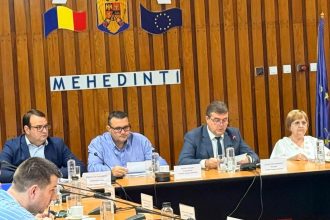 aproape 2 milioane de lei pentru sustinerea elevilor din mehedinti si caras severin consiliul judetean incepe un nou proiect european pentru prevenirea abandonului scolar