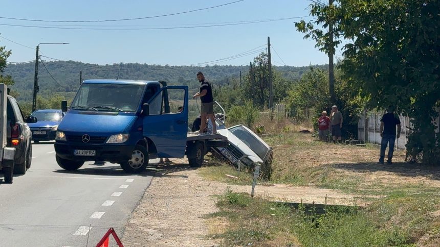 A adormit la volan si a intrat pe contrasens accident pe DN 67 la Meris