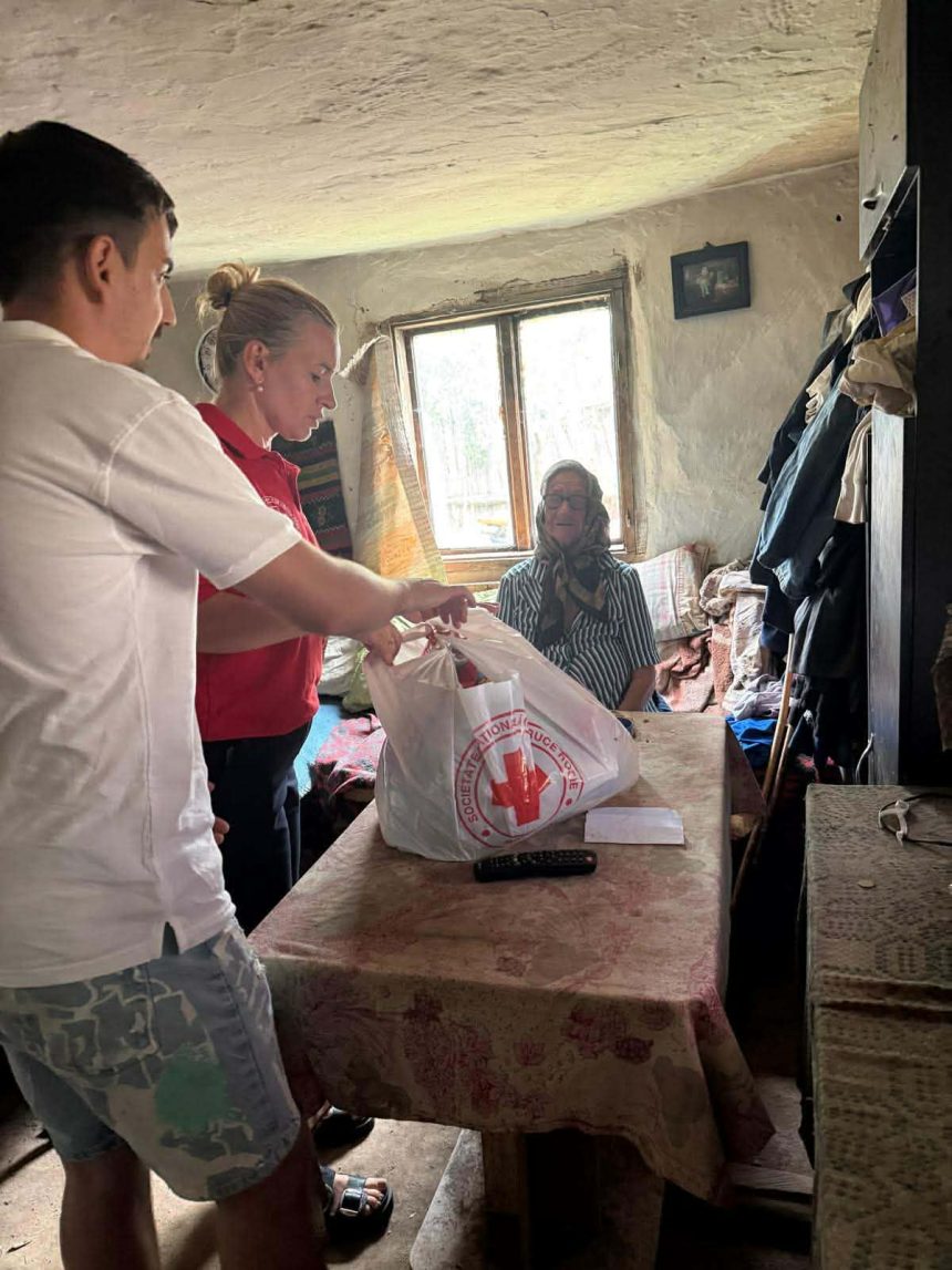 Crucea Rosie Mehedinti sprijina familiile vulnerabile din Dubova si Balvanesti