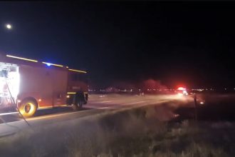 Incendiu puternic pe centura Severinului Flacarele au pus in pericol doua locuinte Trei hectare de vegetatie au fost distruse de foc