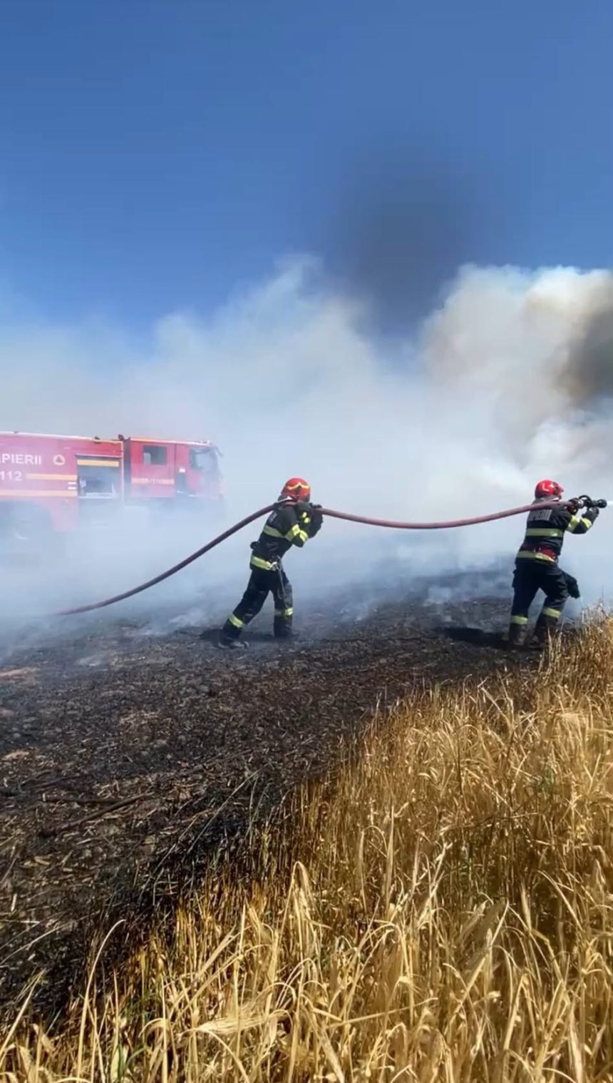 Pompierii din Mehedinti judecati pentru ca intervin prea greu dupa zile cu zeci de interventii