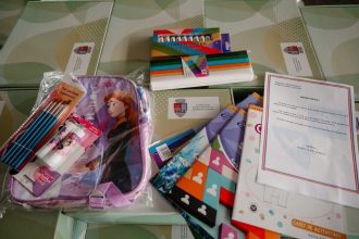 Primul Ghiozdan pentru mii de elevi din Drobeta Turnu Severin 6100 de copii vor incepe scoala cu rechizitele pregatite