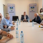 Sapte microbuze scolare hibride au ajuns in Mehedinti Alte trei vor fi livrate pana la inceputul anului urmator