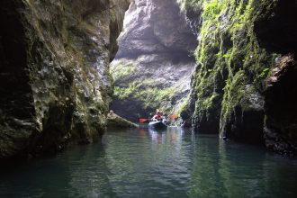 Sarbatore la Ciresu si aventura la Pestera Topolnita in acest weekend