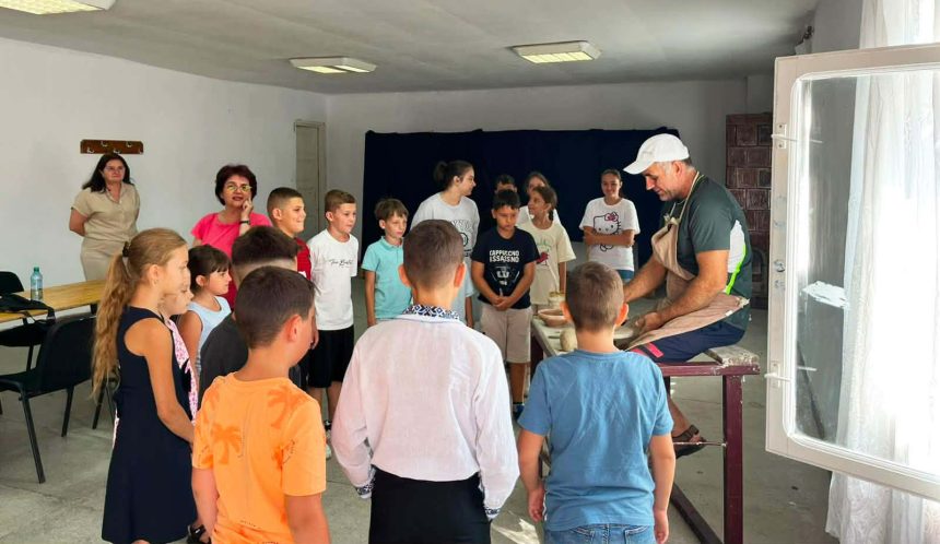 Scoala de Vara la Tara Traditiile din Mehedinti explorate de copii la Sisesti