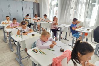 Scoala de vara la Tara continua la Obarsia Closani