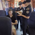 Selfie urile pe tren iau vieti nu like uri Politistii mehedinteni au desfasurat o actiune preventiva in Gara Drobeta Turnu Severin