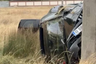 Accident rutier pe DN 67, lângă Halânga. Două victime transportate la spital