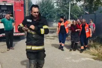 Alarmă în Mehedinți: incendiu violent izbucnit în localitatea Vânjuleț