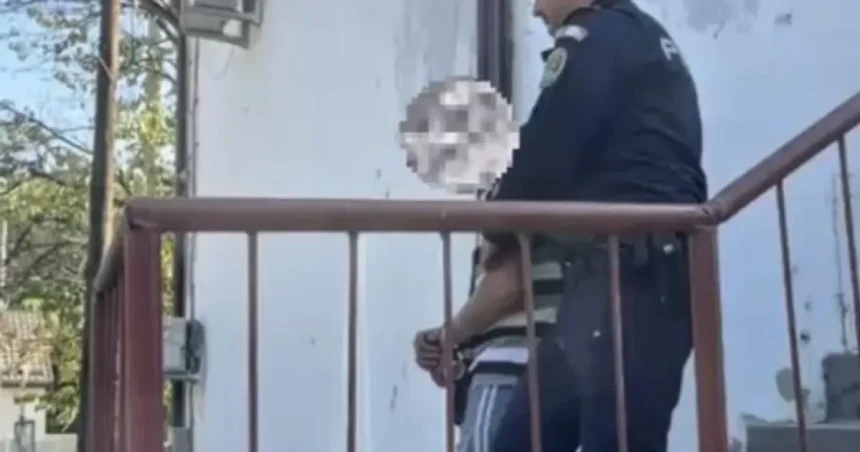 Bărbat reținut după ce și-ar fi agresat mama de 77 de ani și i-ar fi distrus bunuri