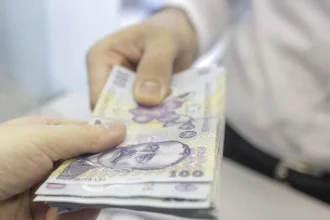 Bursele elevilor se schimbă din 2026: bursa socială se dă și în vacanțe