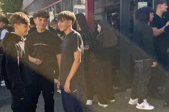 Elevi din mai multe licee din Severin s-au alăturat protestului național anti-uniforme