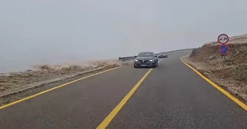Iarna se instalează pe Transalpina. Utilajele au intrat pe DN 67C