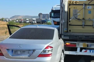 Impact pe Calea Craiovei din Drobeta-Turnu Severin: autotren și autoturism implicate