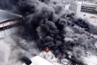 Incendiu major în Drobeta: pompieri din trei județe chemați în ajutor