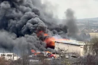 Incendiul de pe Centura Severinului se extinde rapid din cauza vântului puternic