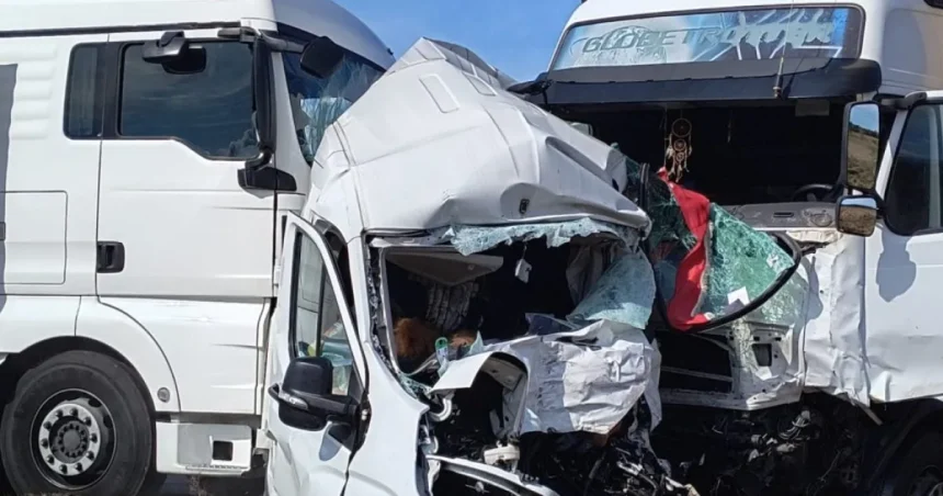Patru mașini implicate într-un accident grav pe DN 6, la Vălișoara