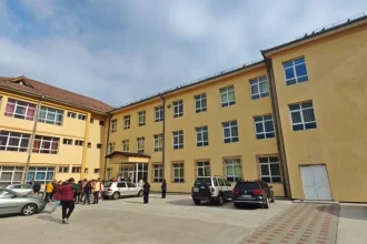 Școala 15: elevii revin în bănci după două săptămâni online. Ore de 40 de minute