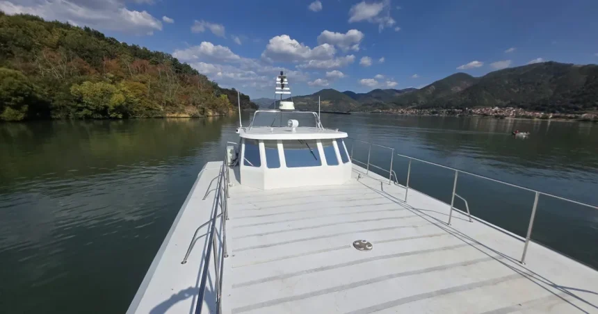 Specialiştii măsoară din nou debitul Dunării la Severin