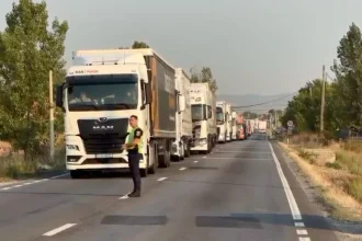 Trafic îngreunat pe DN 56 A în Șimian după un accident rutier grav