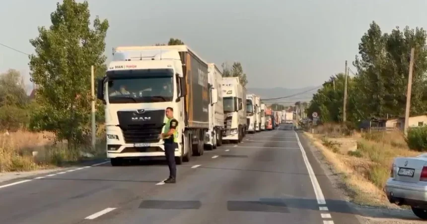 Trafic îngreunat pe DN 56 A în Șimian după un accident rutier grav