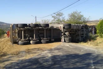 Circulația rutieră este blocată joi dimineață pe DN 67 Drobeta-Turnu Severin