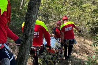 Salvamont Mehedinți recuperează o persoană din Creasta Munților Mehedinți